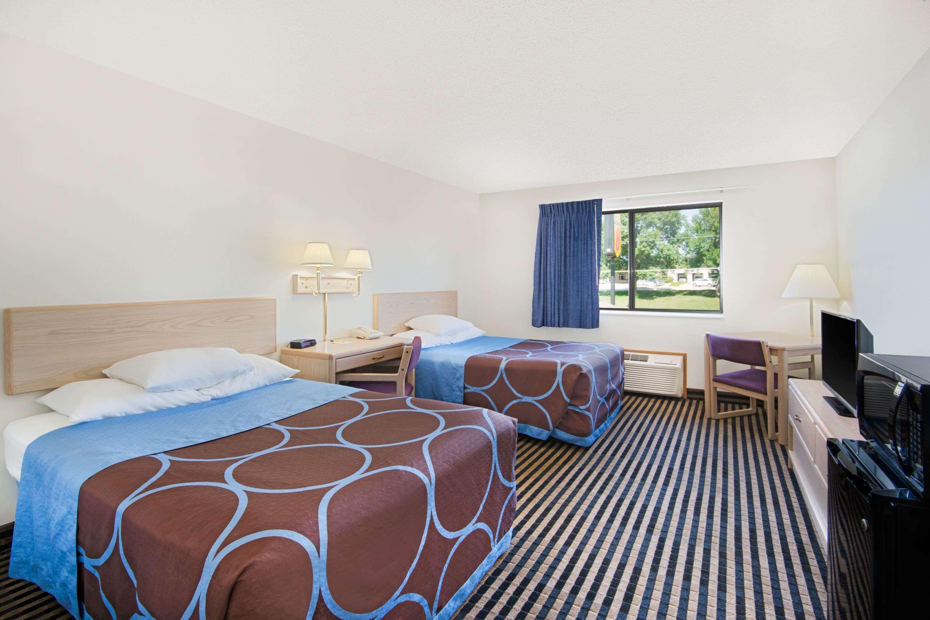 Super 8 By Wyndham Humboldt Hotel Ngoại thất bức ảnh