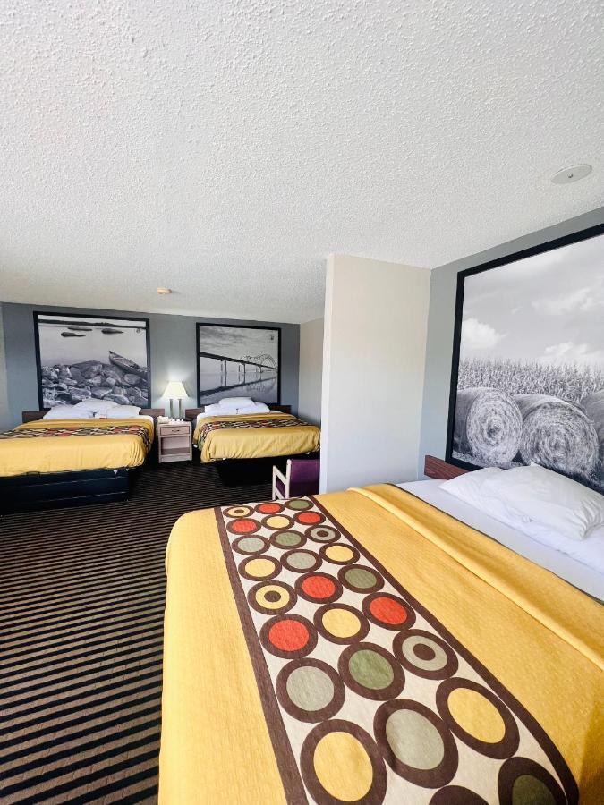 Super 8 By Wyndham Humboldt Hotel Ngoại thất bức ảnh
