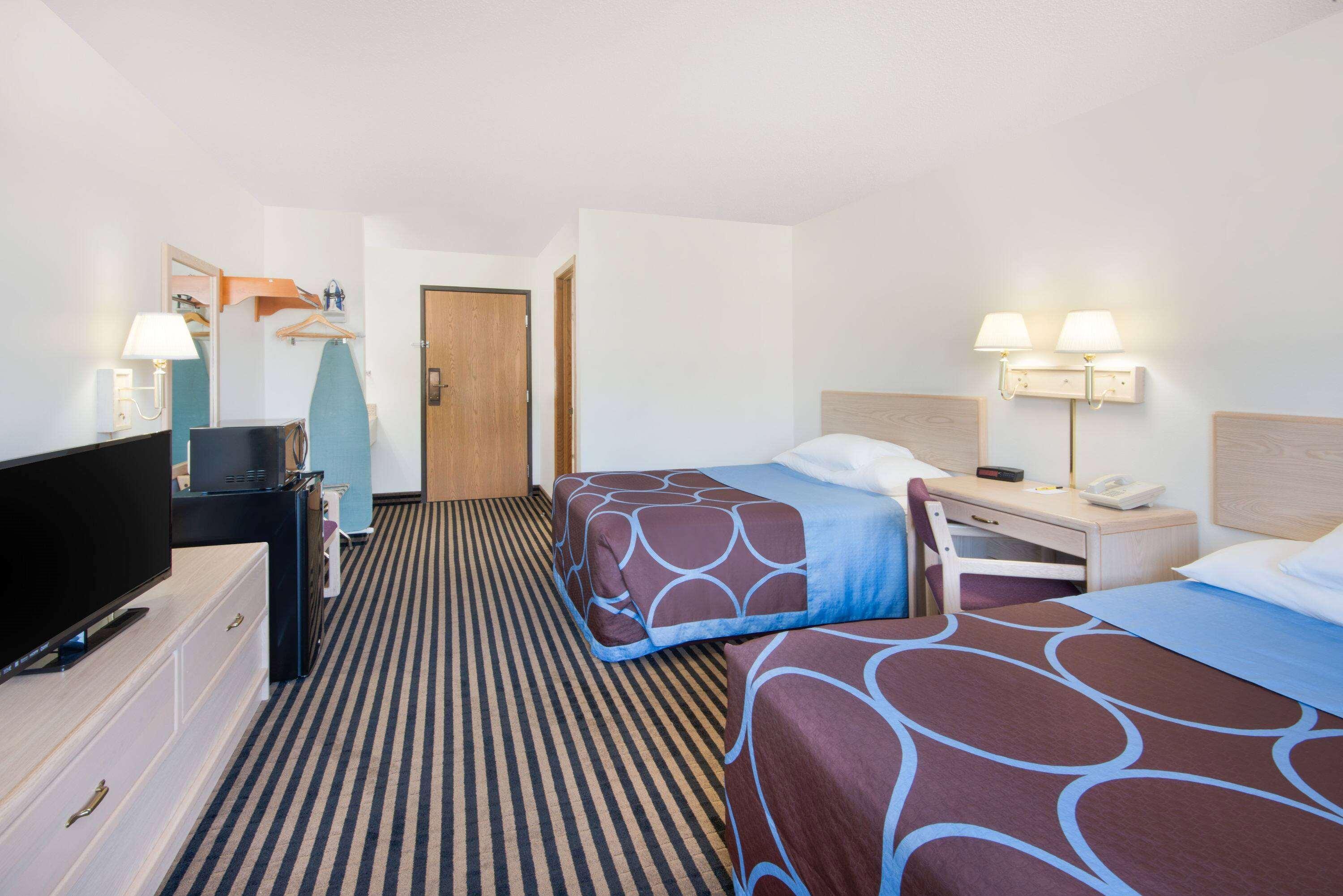 Super 8 By Wyndham Humboldt Hotel Ngoại thất bức ảnh