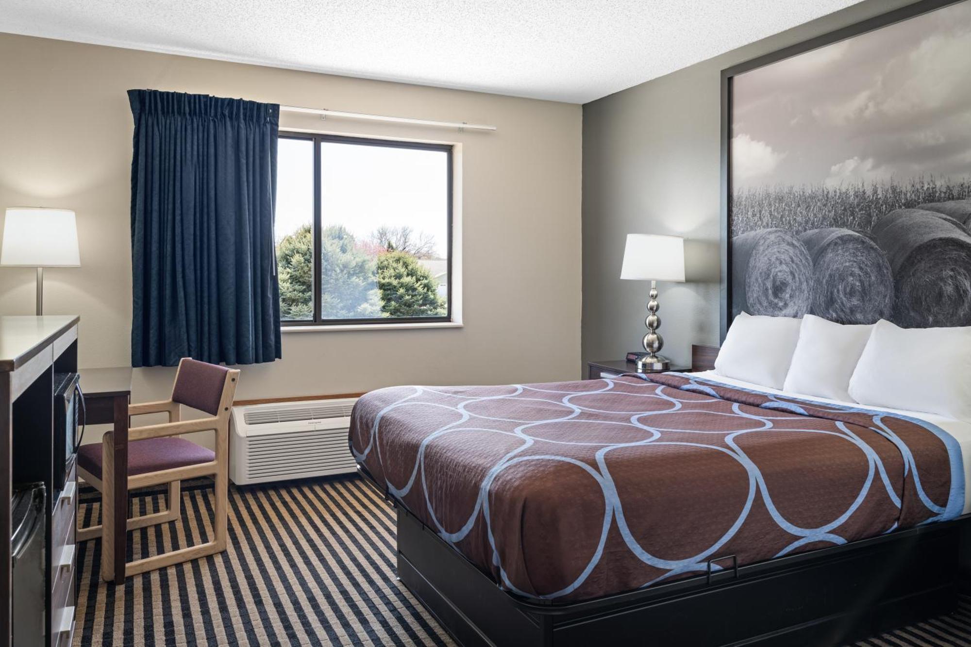 Super 8 By Wyndham Humboldt Hotel Ngoại thất bức ảnh