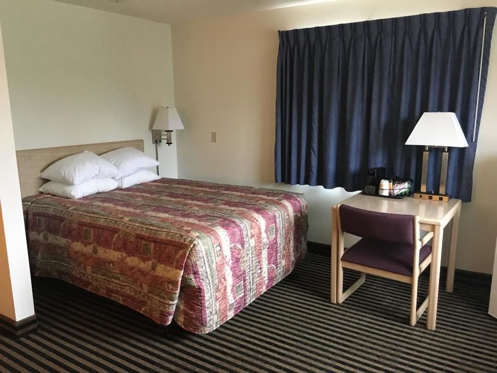Super 8 By Wyndham Humboldt Hotel Ngoại thất bức ảnh