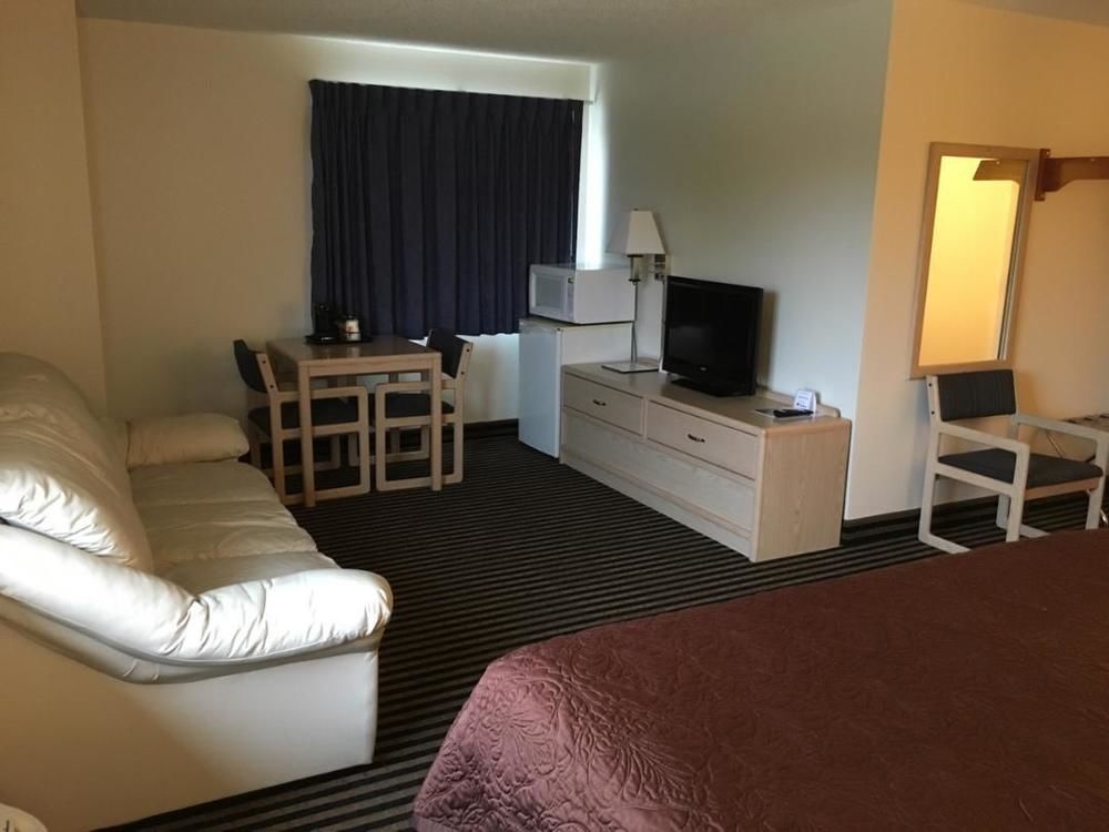 Super 8 By Wyndham Humboldt Hotel Ngoại thất bức ảnh