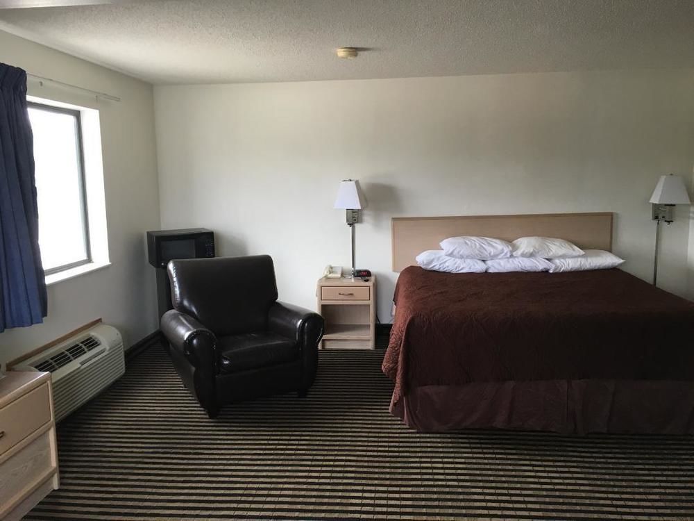 Super 8 By Wyndham Humboldt Hotel Ngoại thất bức ảnh